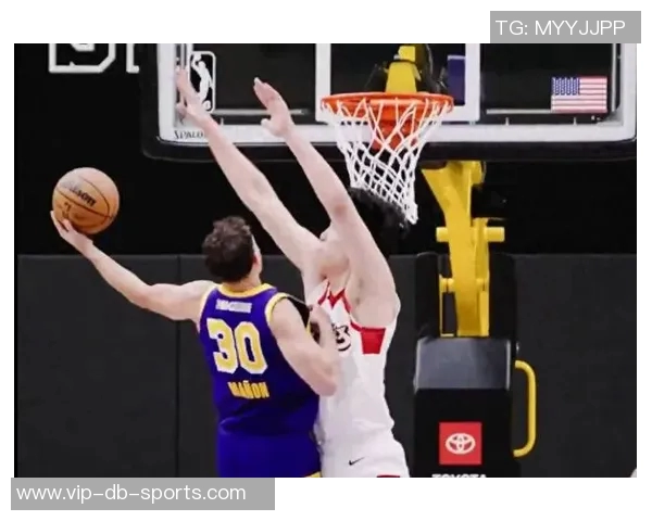 拓媒建议球队创新策略助力杨瀚森与库克提升三分球命中率